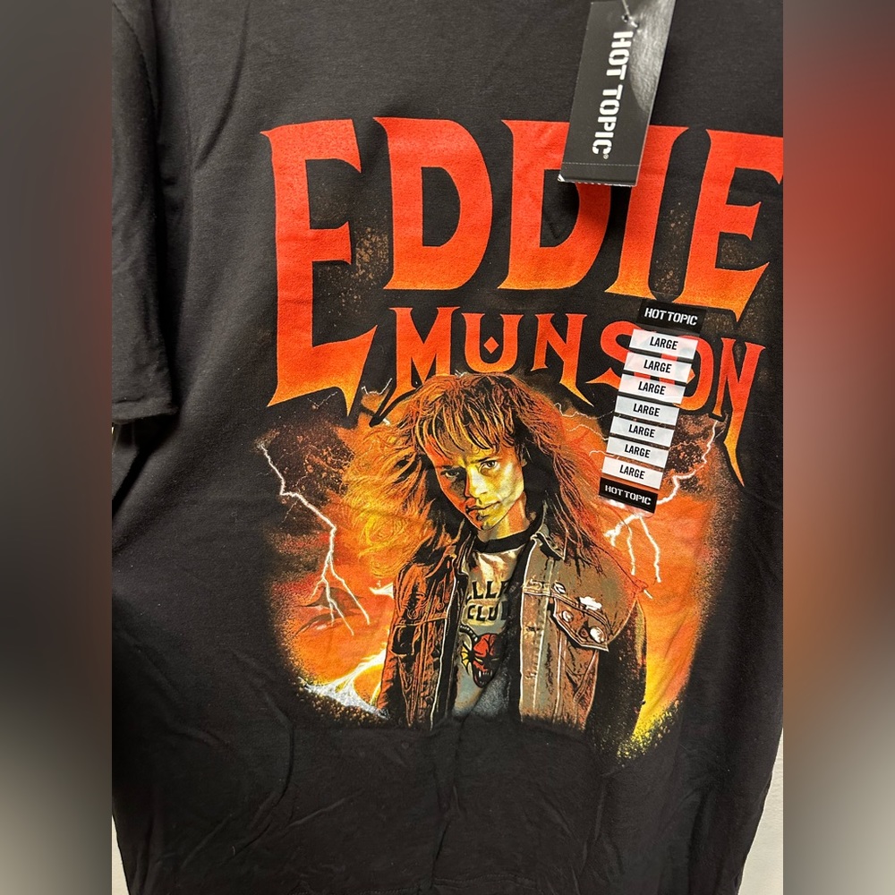 NWT HOT TOPIC EDDIC MUNSON STRANGER THINGS  T-SHIRT